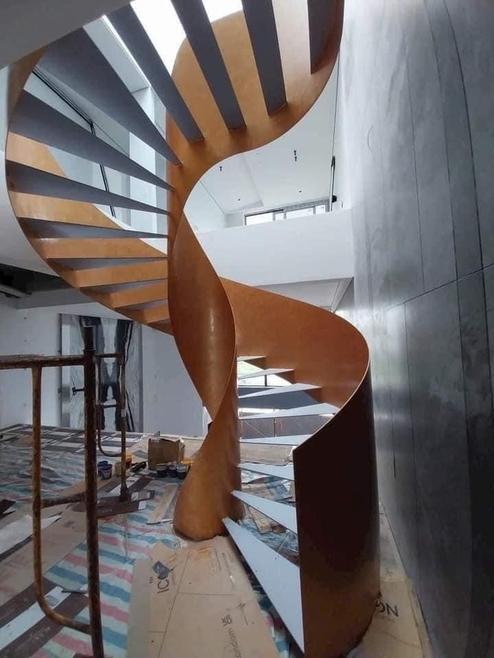 Đơn Vị Sản Xuất Và Thi Công Cầu Thang Sắt Chuyên Nghiệp TPHCM